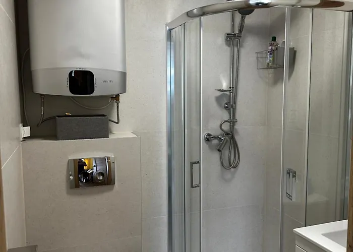 14 Nina - Debina アパート *